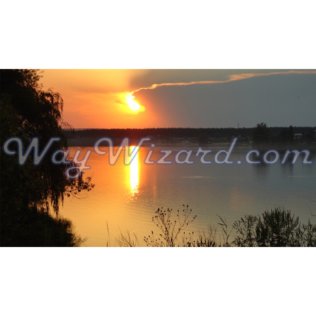 Картина «Захід над озером» — теплий вечірній пейзаж із віддзеркаленням сонця