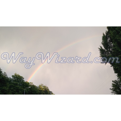 Веселка над вулицею — фотокартина, де небо дарує світові диво