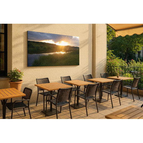 Картина «Спокойствие закатного берега» — тёплый вечер у лесного озера с отражением солнца